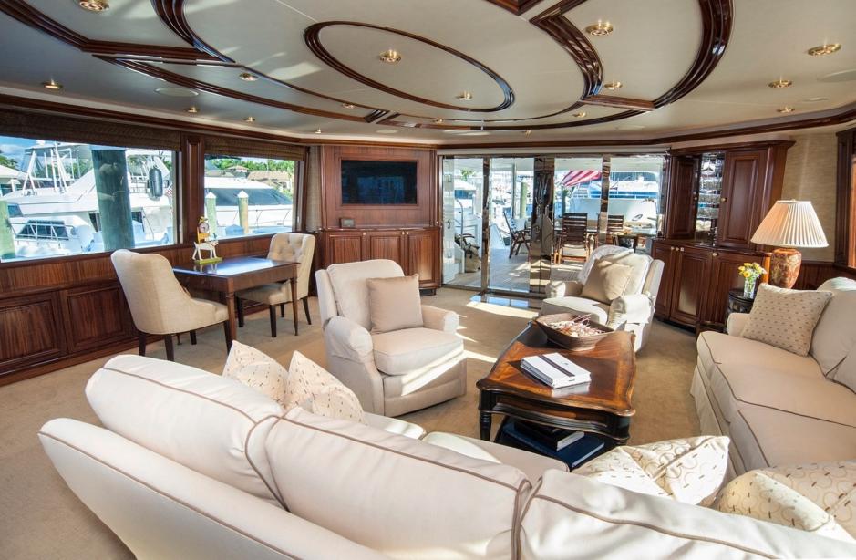 yacht First Light