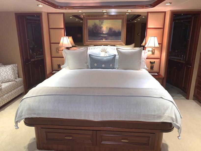 yacht First Light