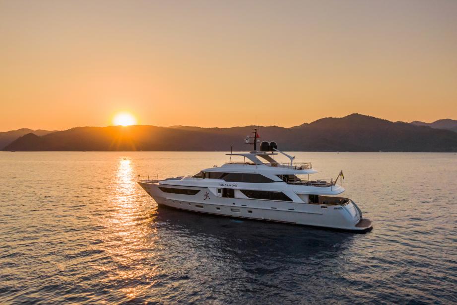yacht Takara One