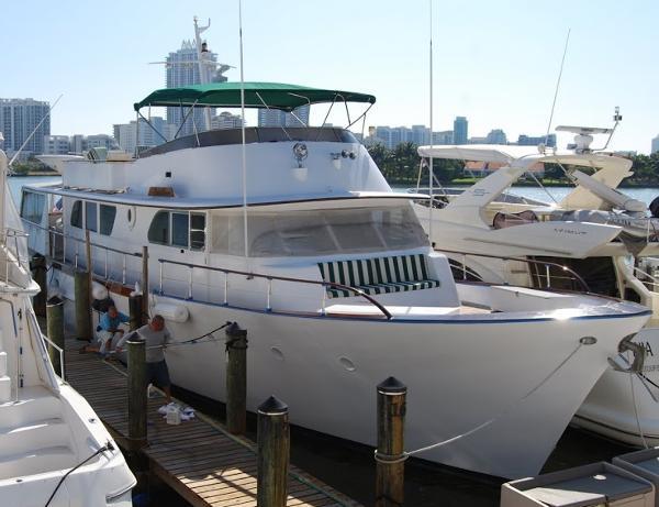 yacht Broward Pilothouse