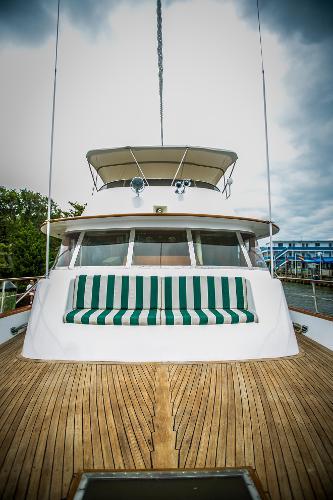 yacht Broward Pilothouse