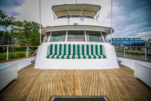 yacht Broward Pilothouse