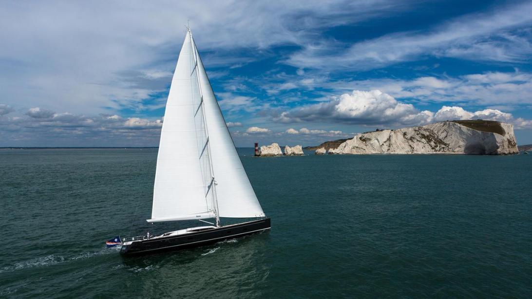 yacht Inukshuk