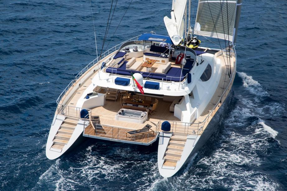 yacht Hutiane