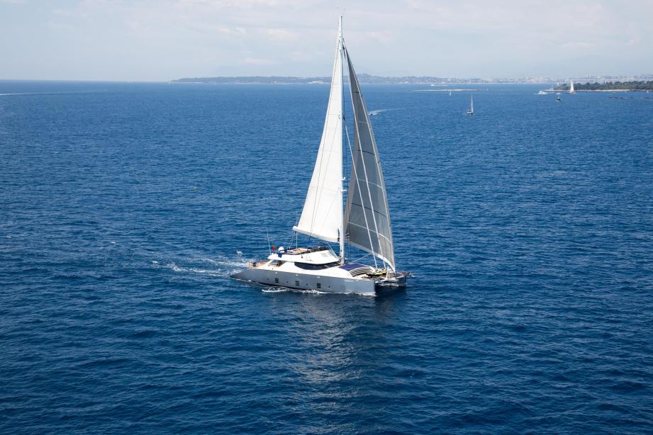 yacht Hutiane