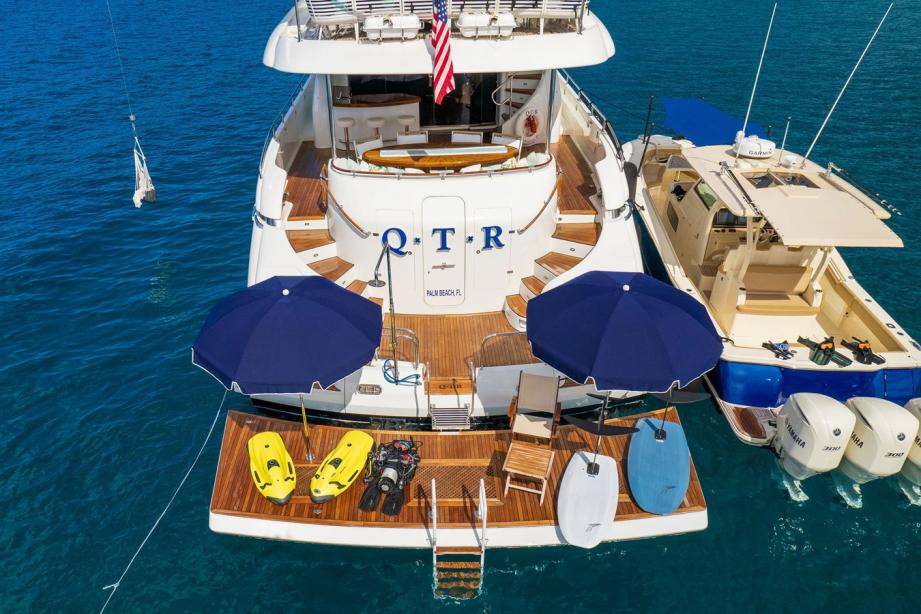 yacht QTR