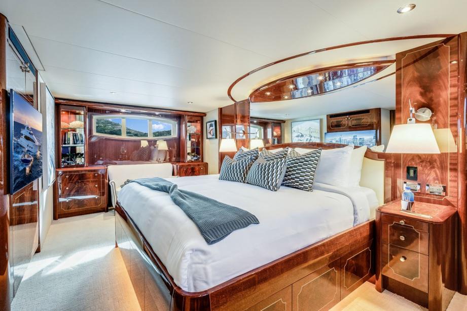 yacht QTR
