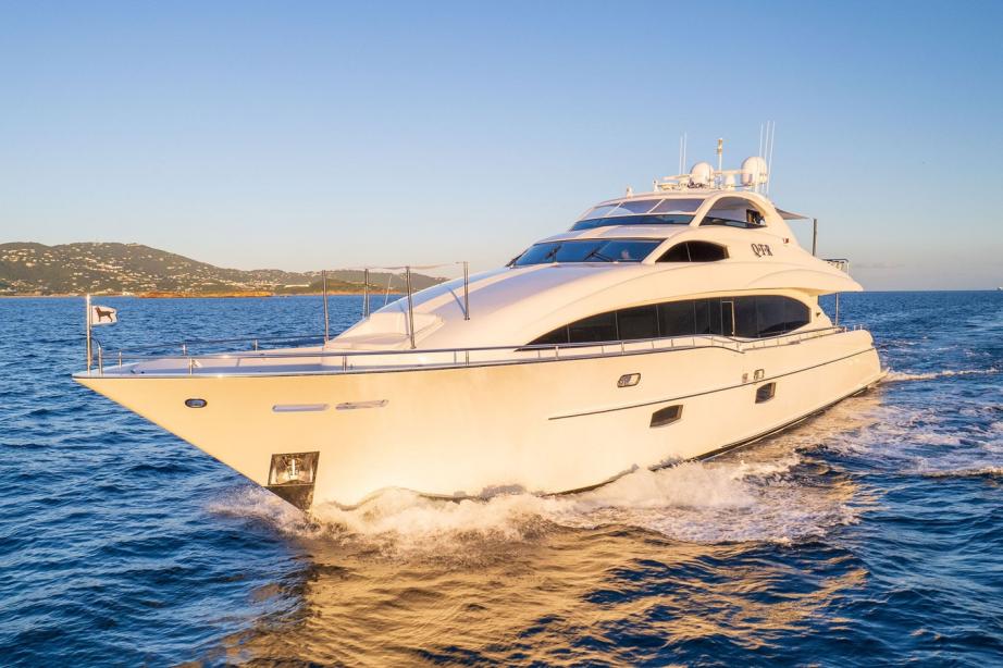 yacht QTR
