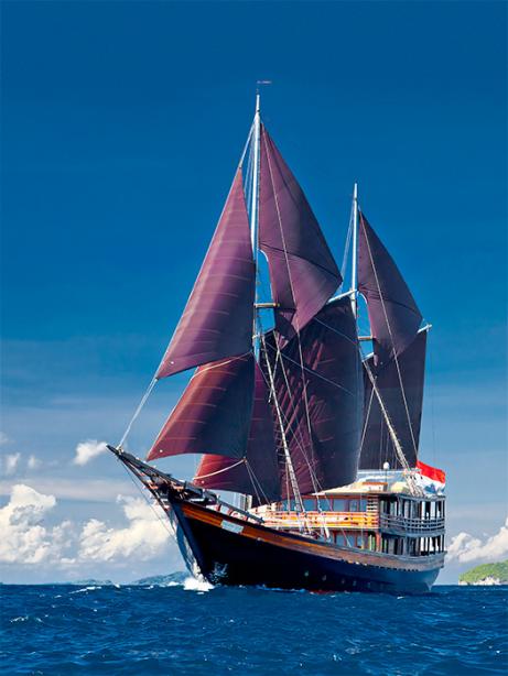 yacht Dunia Baru