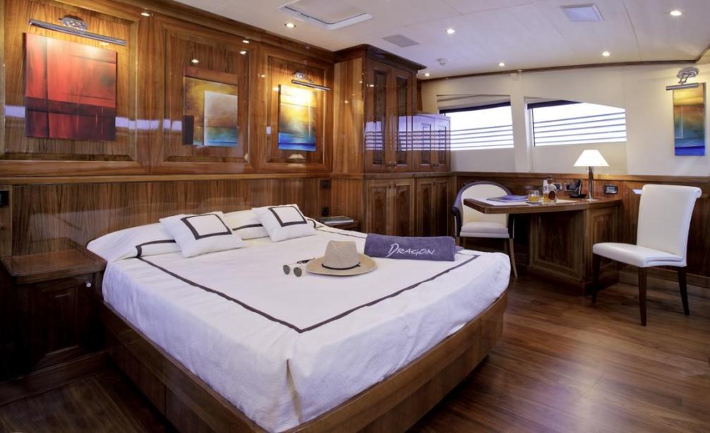 yacht Dragon