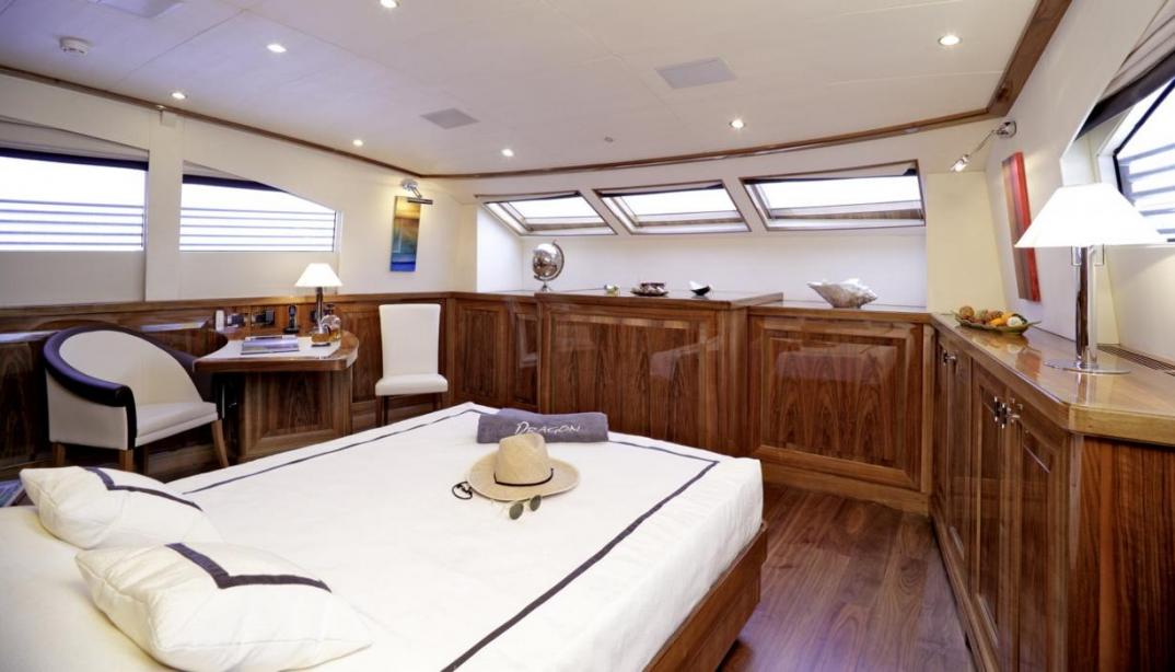 yacht Dragon