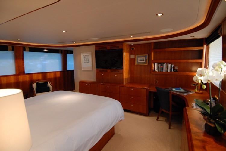 yacht Dona Lola