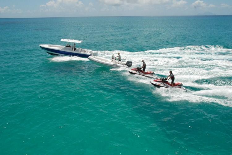 yacht Dona Lola