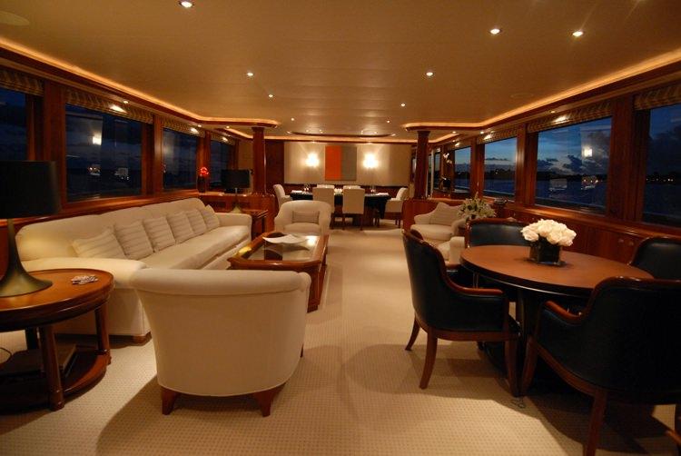yacht Dona Lola