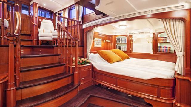 yacht Kamaxitha
