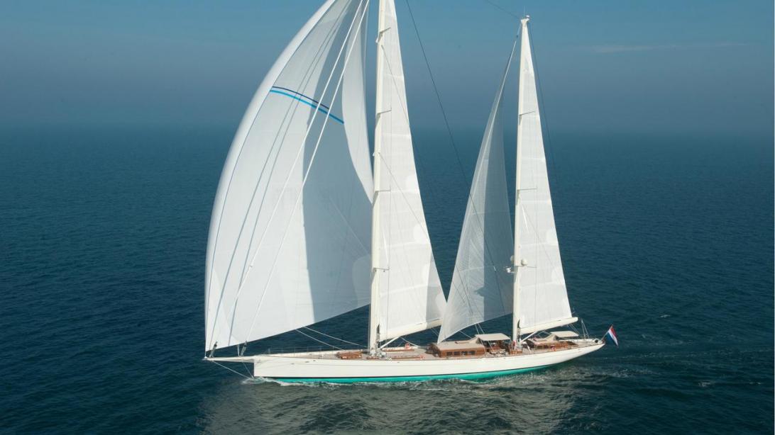 yacht Kamaxitha