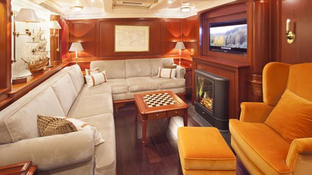 yacht Kamaxitha