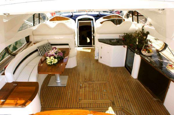 yacht Sunseeker Predator 68