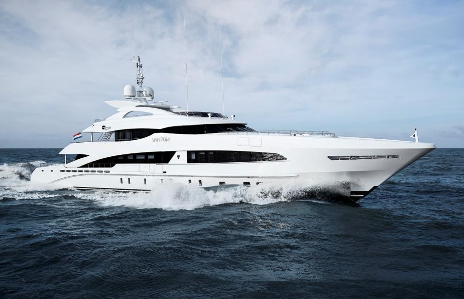 yacht Van Tom