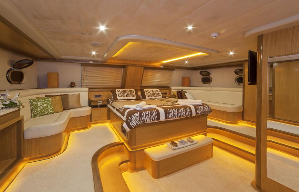 yacht Justiniano
