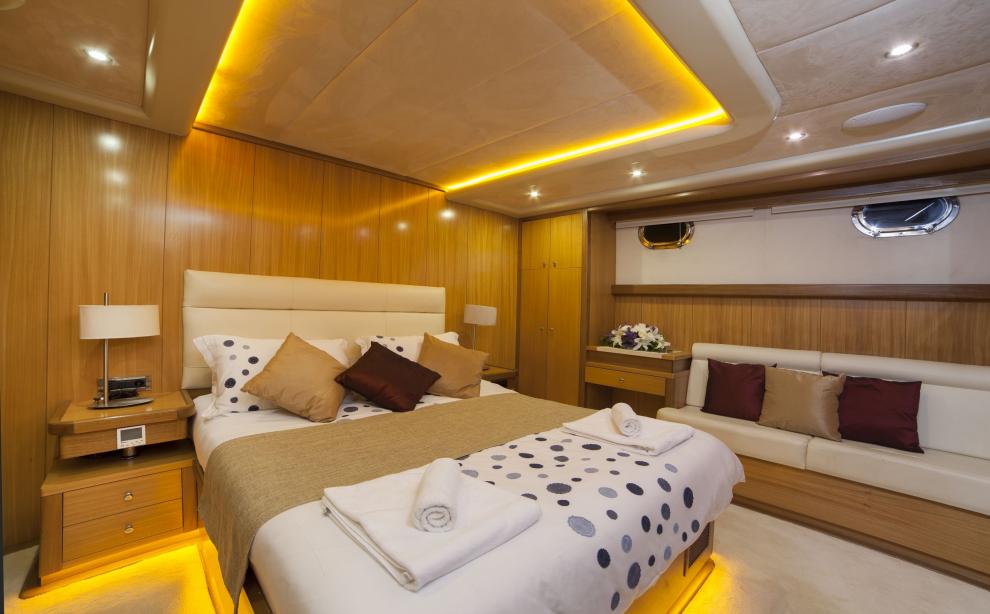 yacht Justiniano