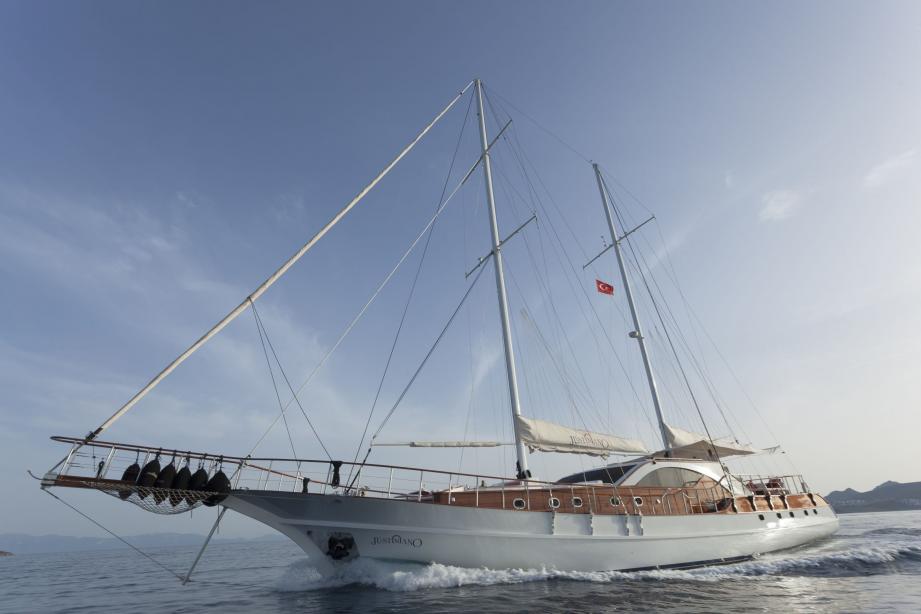 yacht Justiniano