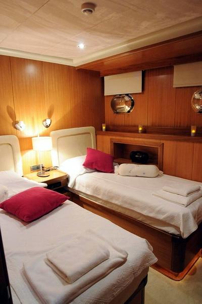 yacht Justiniano