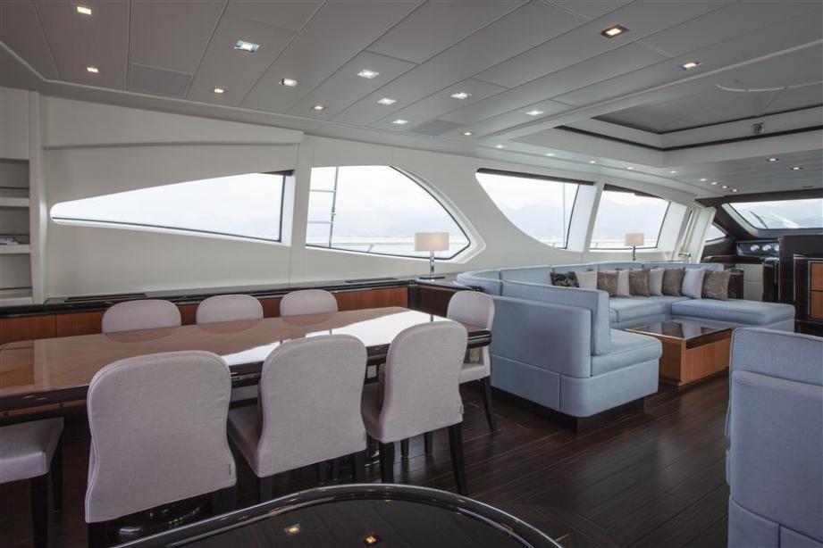 yacht Mangusta 130