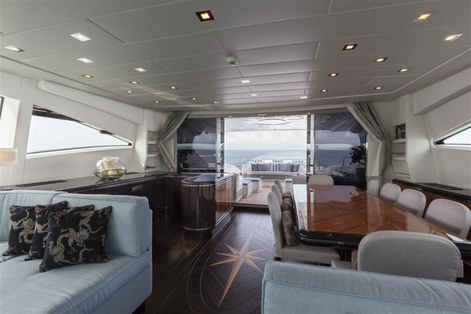 yacht Mangusta 130