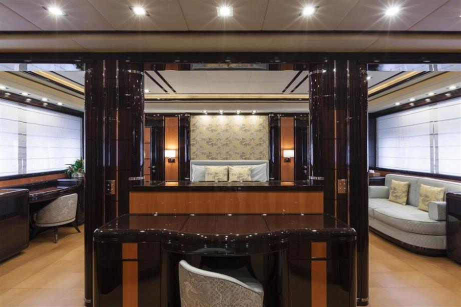 yacht Mangusta 130