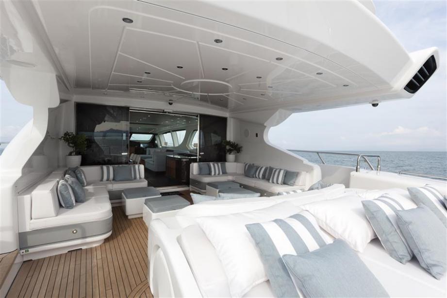 yacht Mangusta 130
