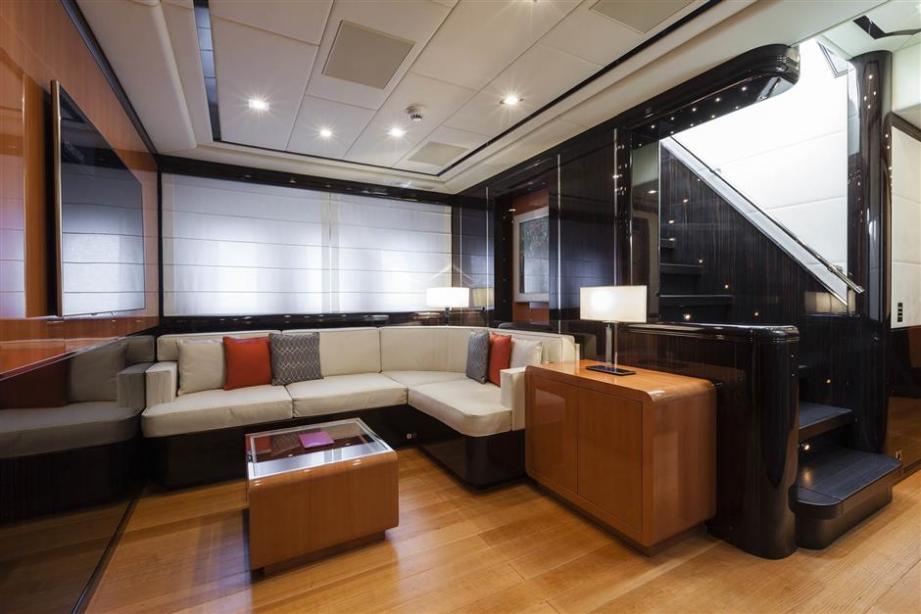 yacht Mangusta 130