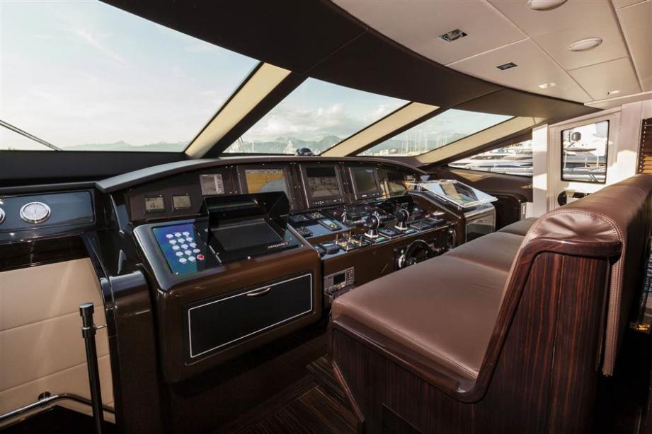 yacht Mangusta 130