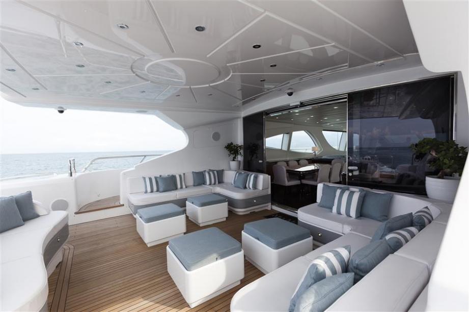 yacht Mangusta 130