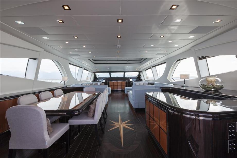 yacht Mangusta 130