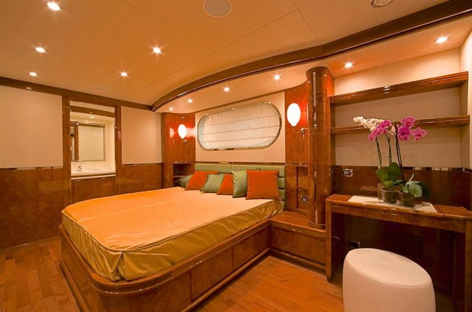 yacht Genesis