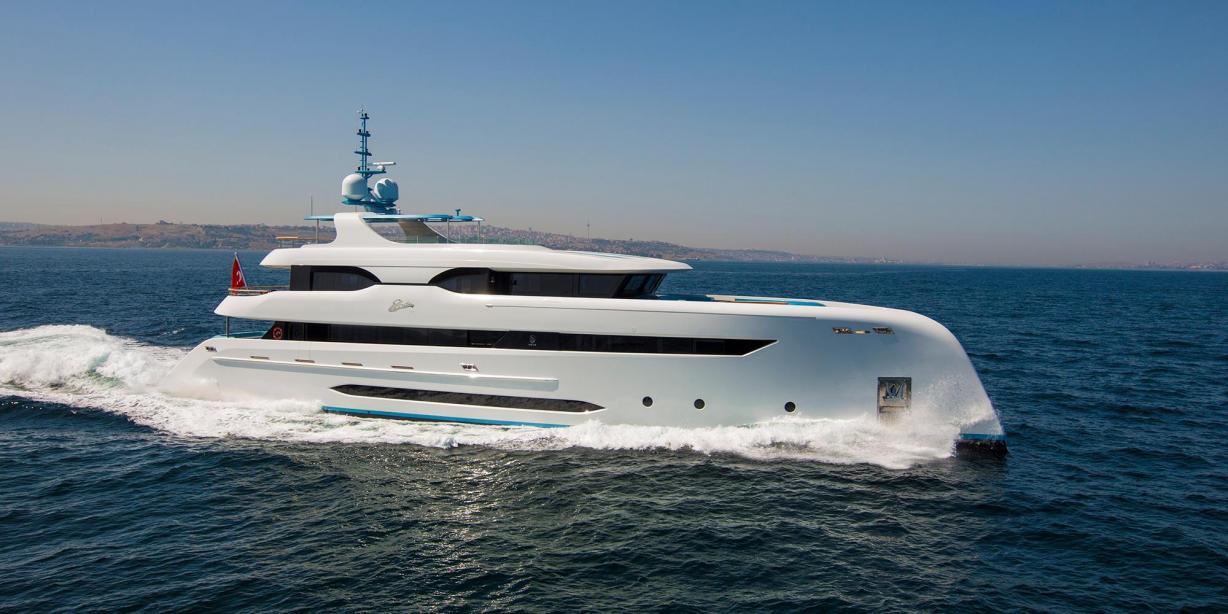 yacht Elada