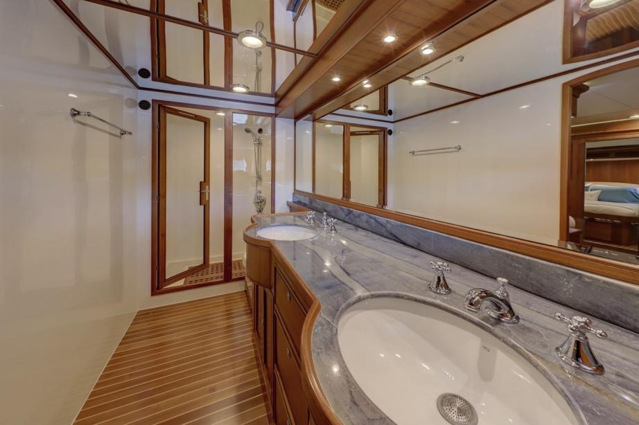 yacht Virginia Sea