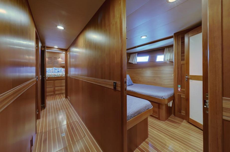 yacht Virginia Sea