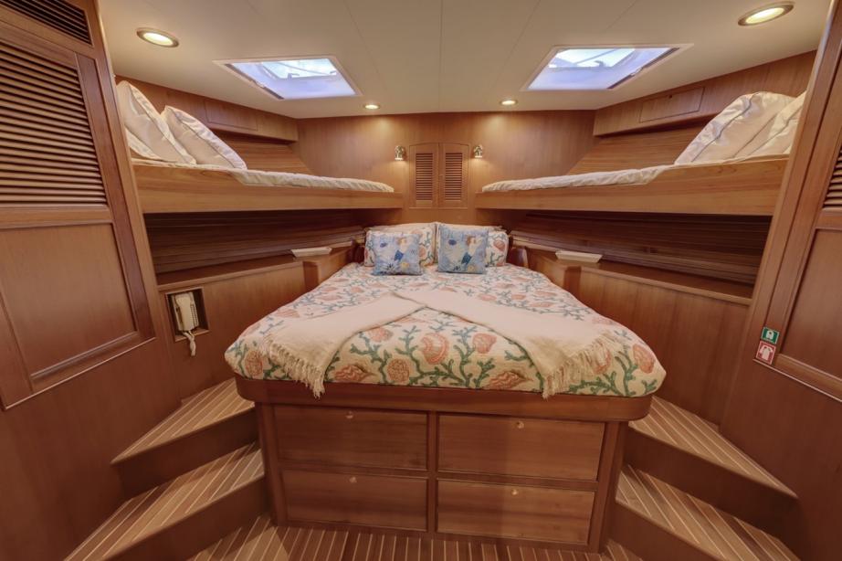 yacht Virginia Sea