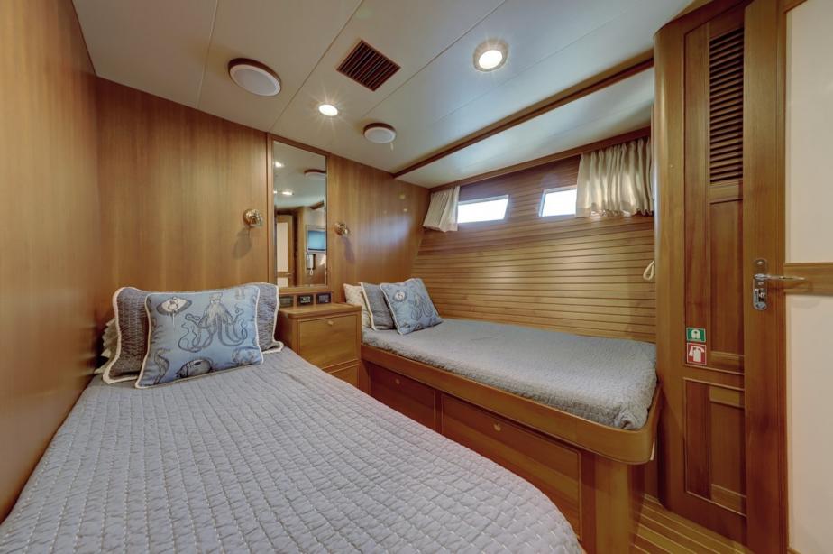 yacht Virginia Sea