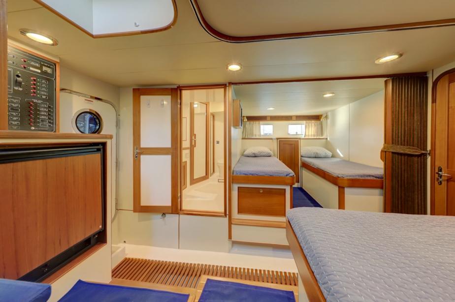 yacht Virginia Sea