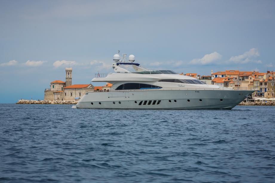 yacht Vellmari