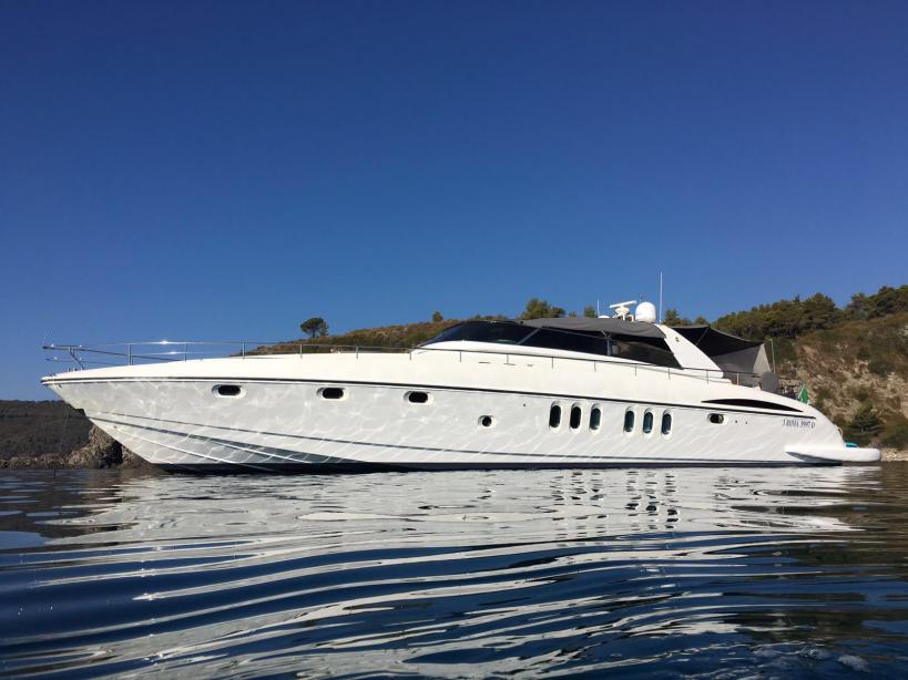 yacht Santa Lucia fast