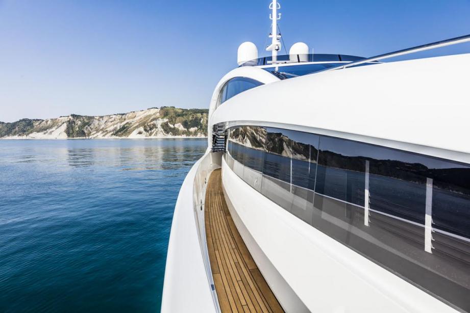 yacht Isa Love