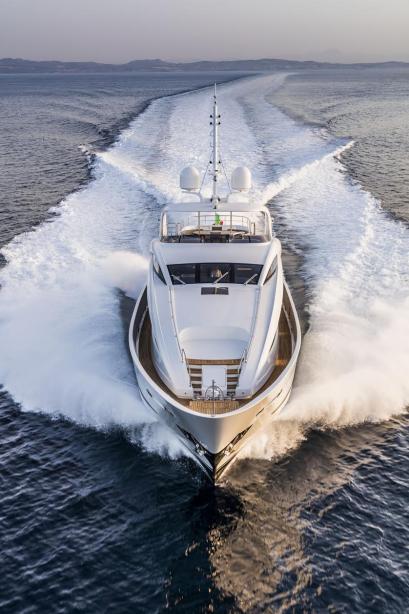 yacht Isa Love