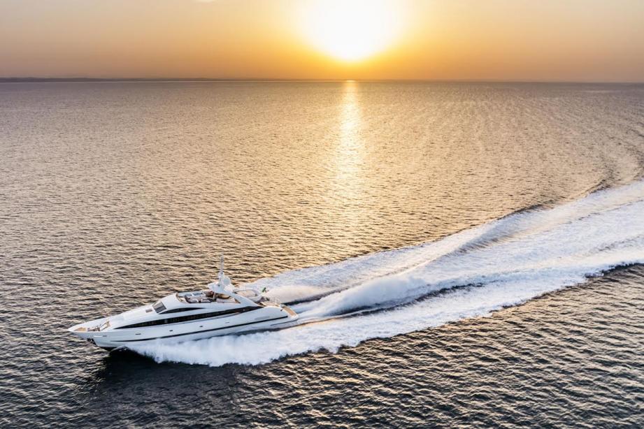 yacht Isa Love