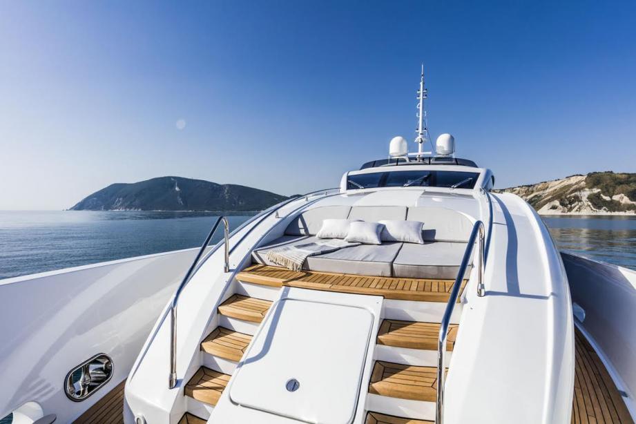 yacht Isa Love