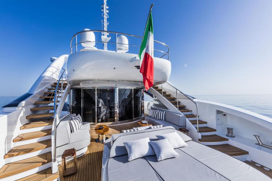 yacht Isa Love