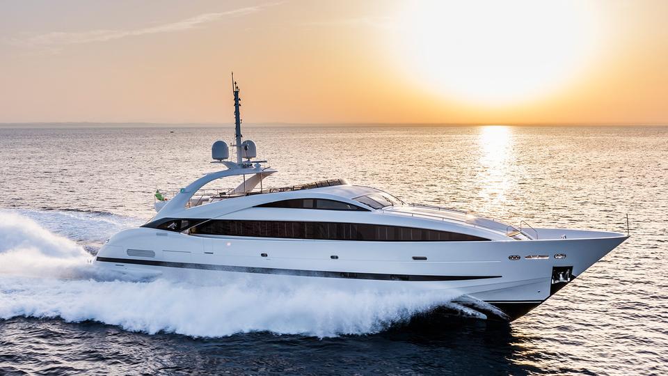 yacht Isa Love
